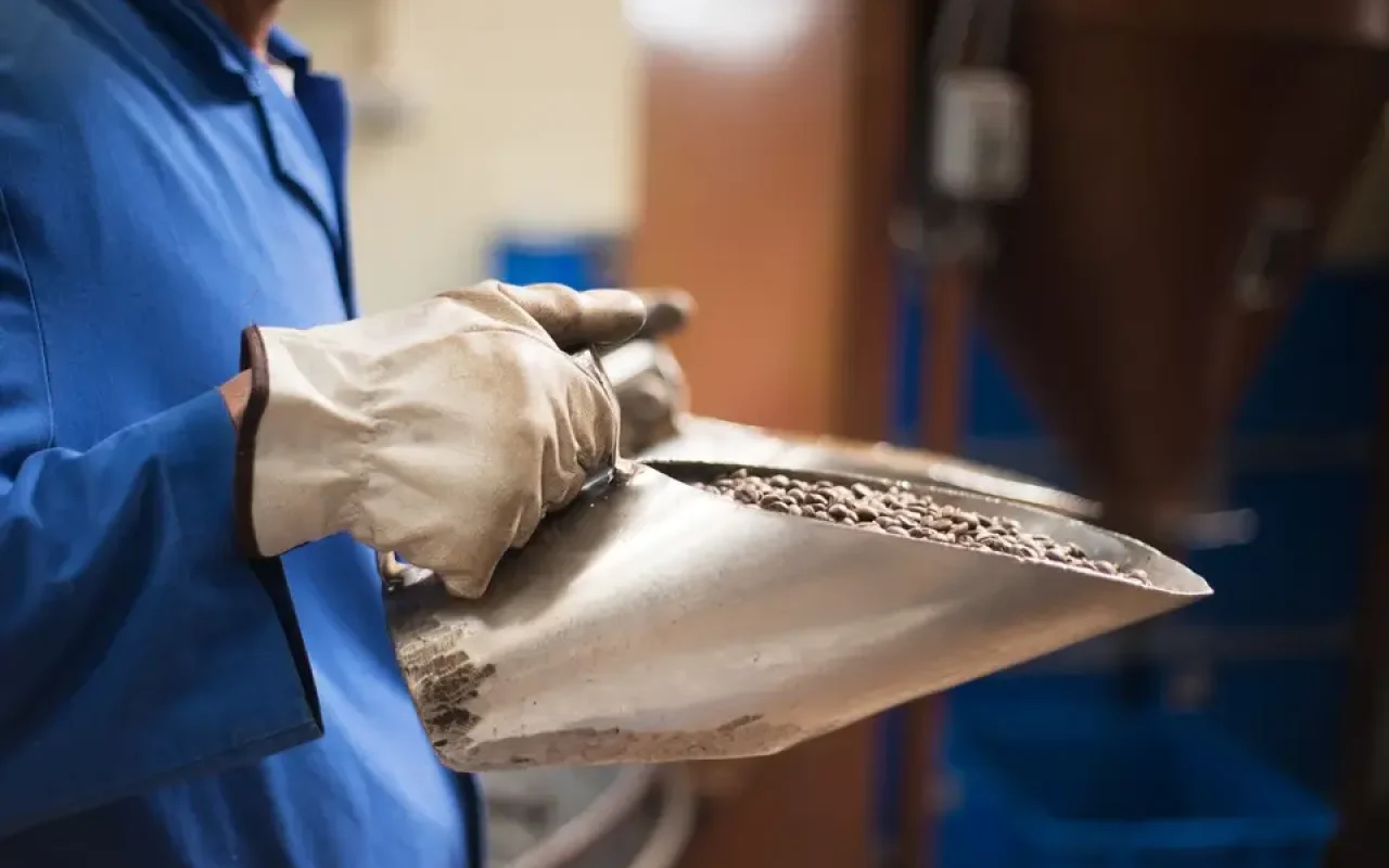 man-holding-roasted-coffee-beans-scoop-fresh-aromatic-coffee-ready-sale-workman-uniform-gloves